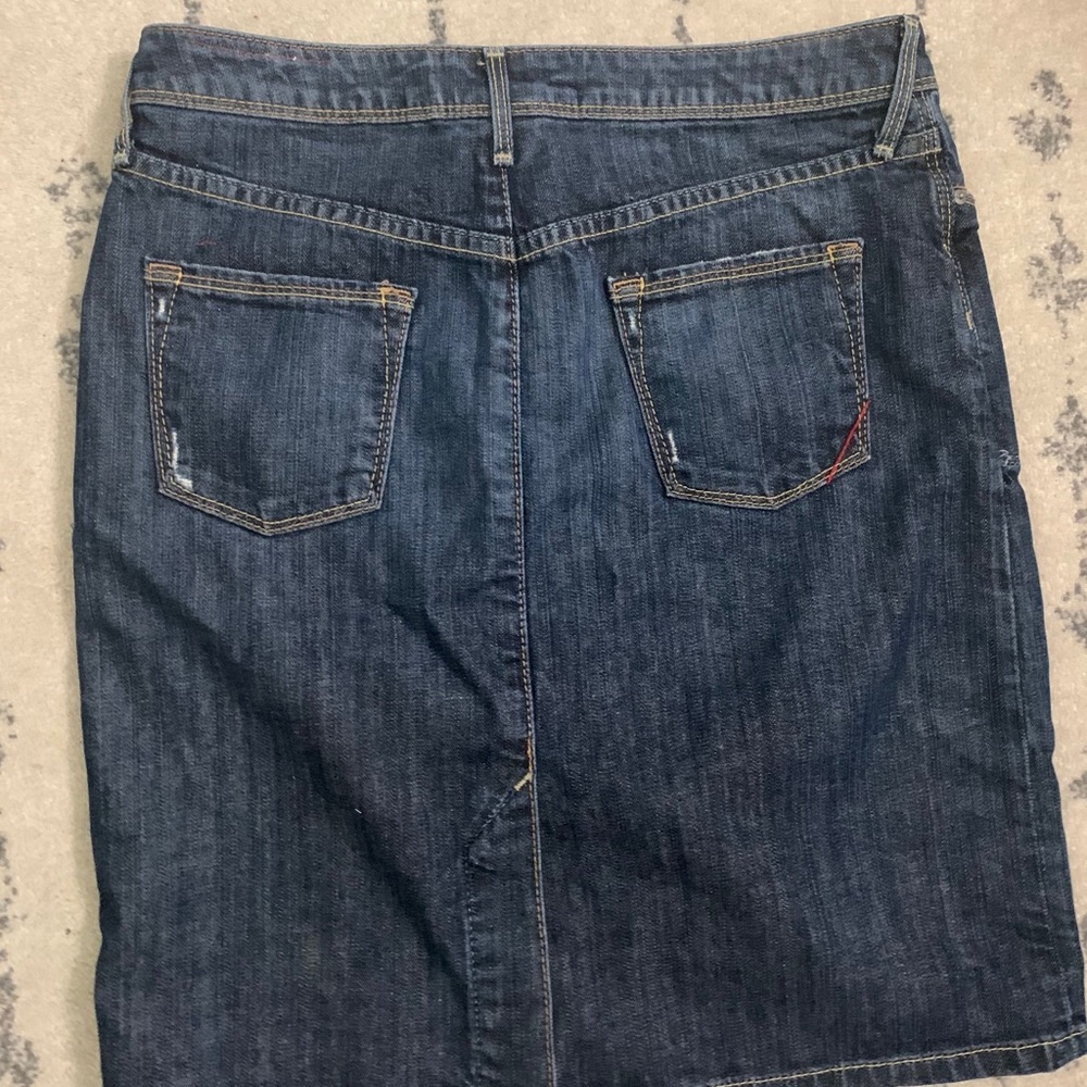 Banana Republic denim skirt. Size 4.